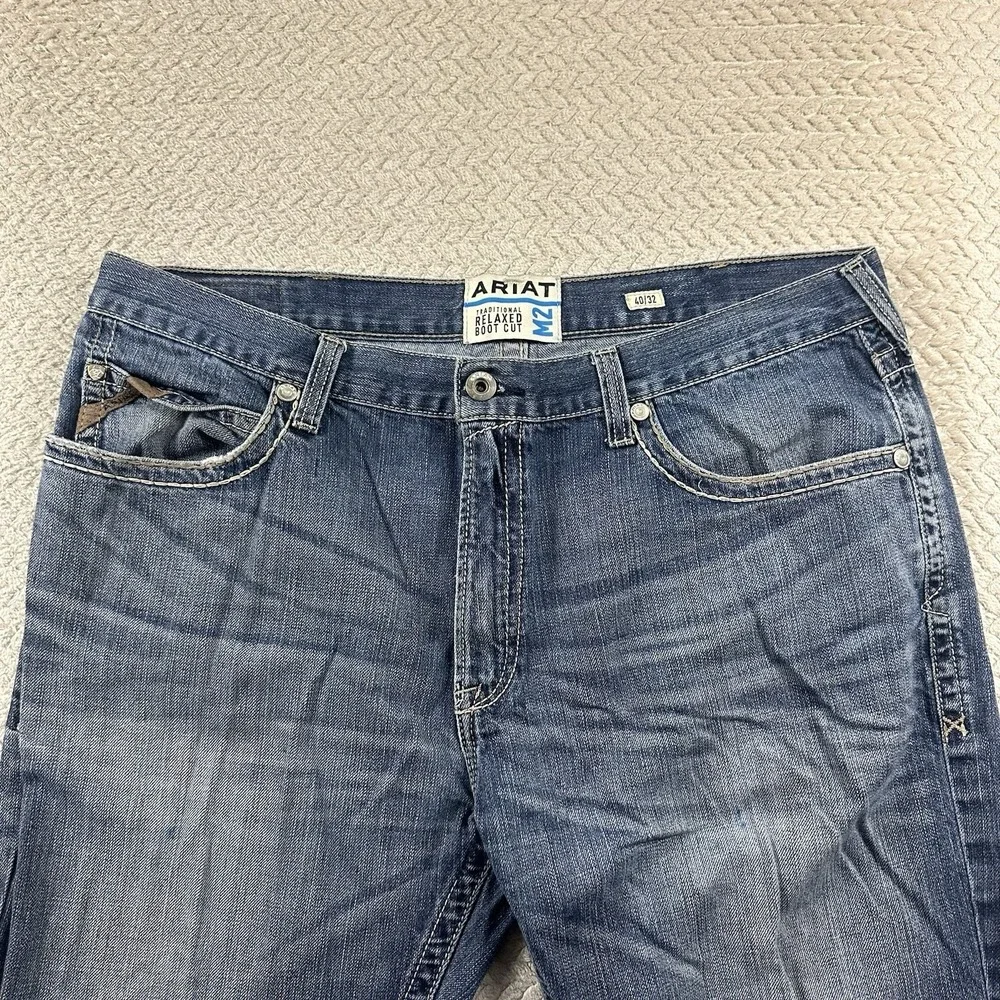 Ariat M2 Jeans Mens 40x32 Traditional Relaxed Boot Cut Blue Denim Western Work - Picture 3 of 16